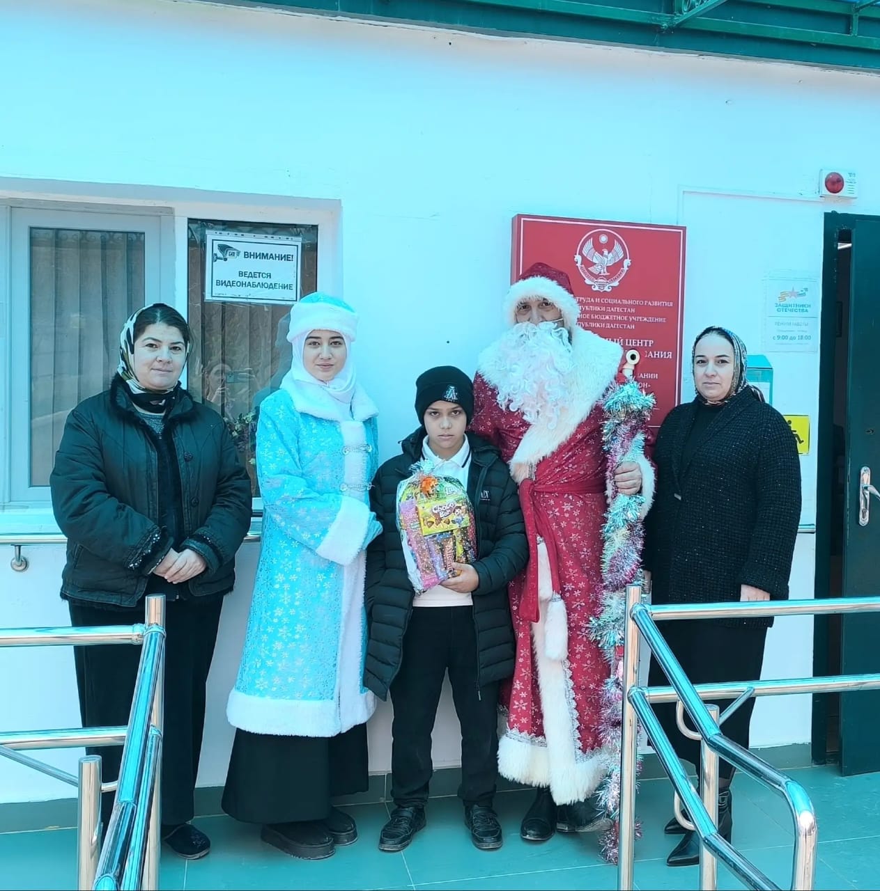 Карабудахкентский Комплексный центр поздравил 250 подопечных детей с наступающим Новым годом